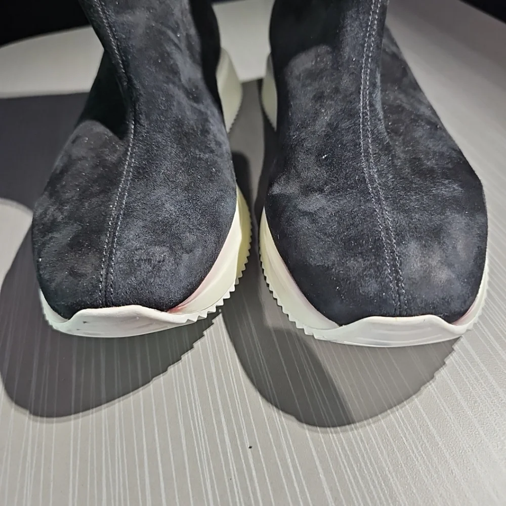 $550 STUART WEITZMAN MARGO BOOTIE SUEDE SOCK‎ SNEAKER SUEDE BLACK 7.5D/38